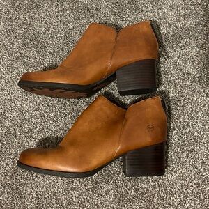 Born brown ankle boots size 8